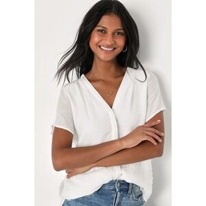 Lulus Easily Perfect Ivory V-Neck Short Sleeve Button-Up Top size Medium